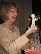 Isabella mit Geschenkeb�r